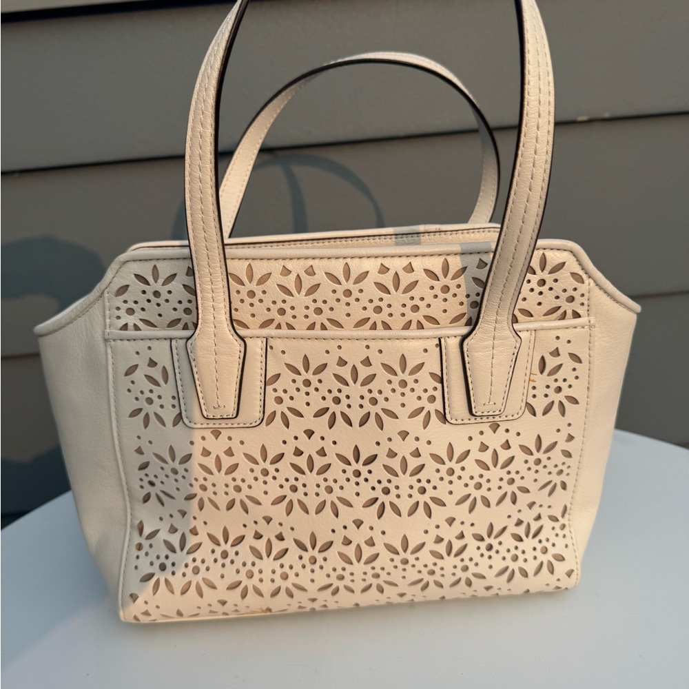Elegant Coach Cream Handbag